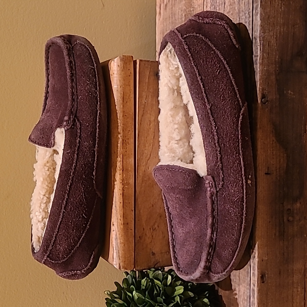 Ugg Slippers ~ Suede